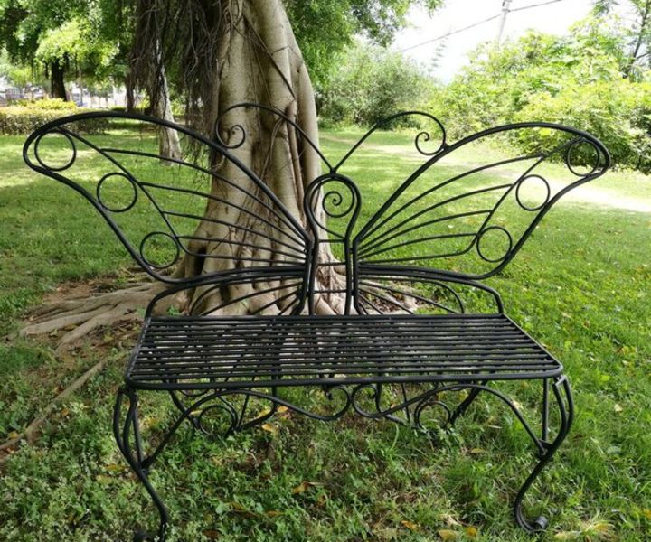 banco de jardín con forma de mariposa