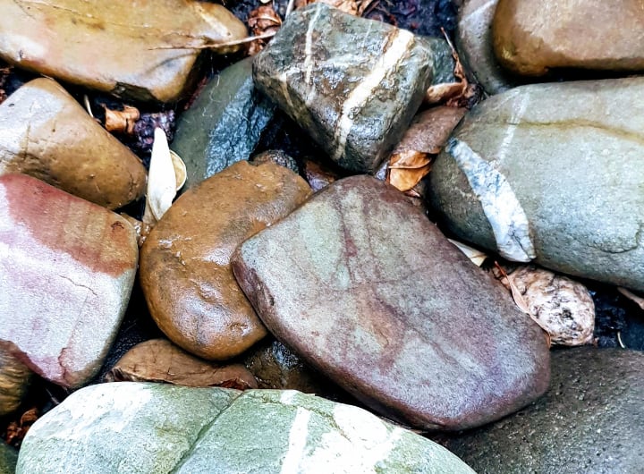 rocas de colores para el jardín