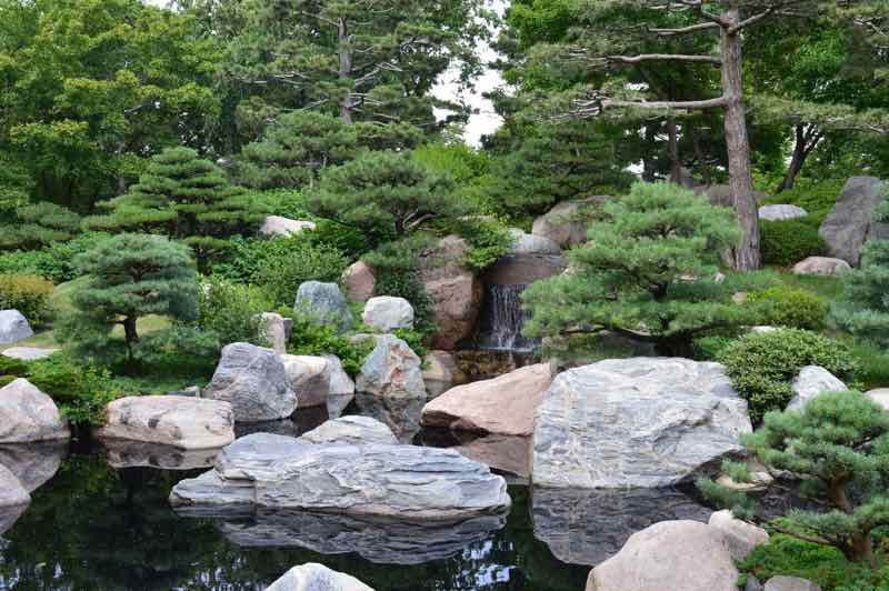 jardín japonés con rocas