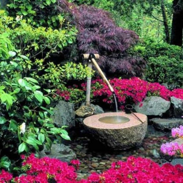 Fuente de jardín japonesa