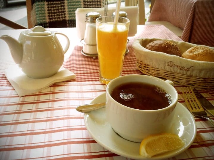 té de limón para el desayuno
