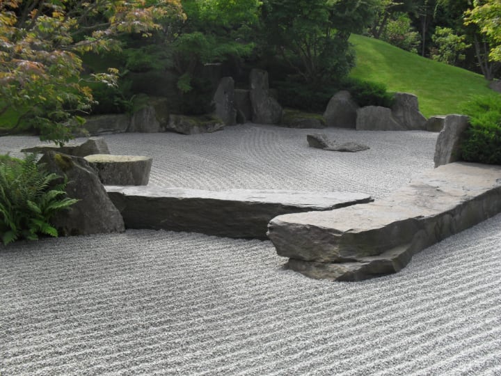 jardín de rocas zen de bajo mantenimiento