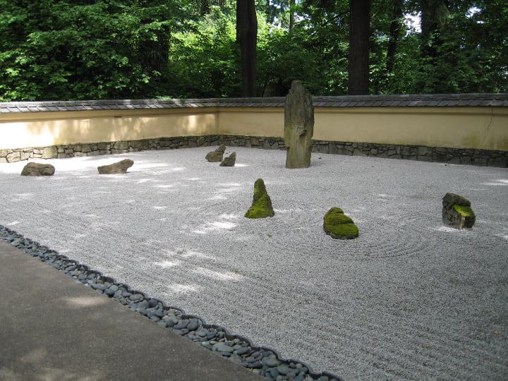 jardín zen rocoso relajante