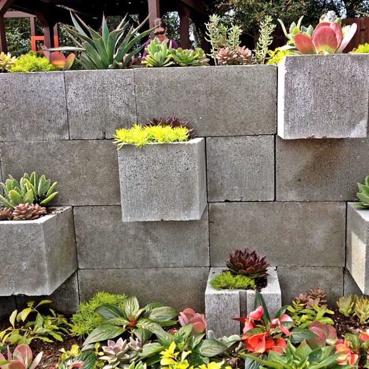 jardinera de pared de bloques de hormigón